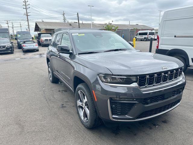 new 2026 Jeep Grand Cherokee car, priced at $45,356
