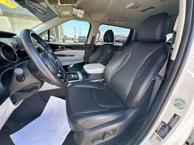 used 2024 Kia Carnival car, priced at $33,289