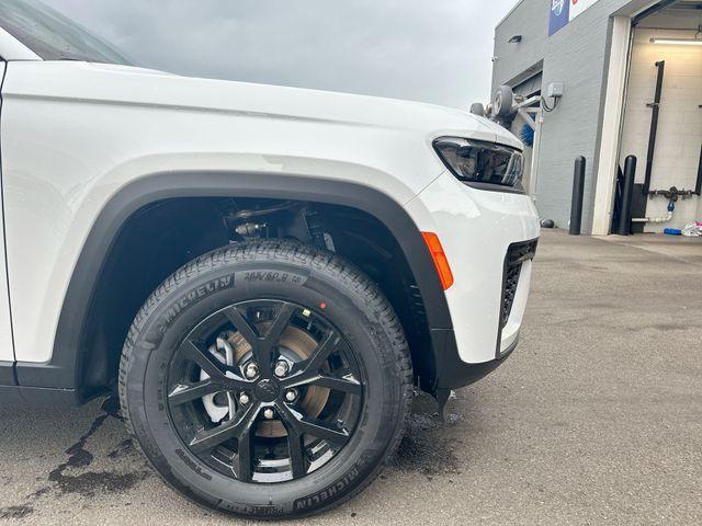 new 2026 Jeep Grand Cherokee car, priced at $40,355
