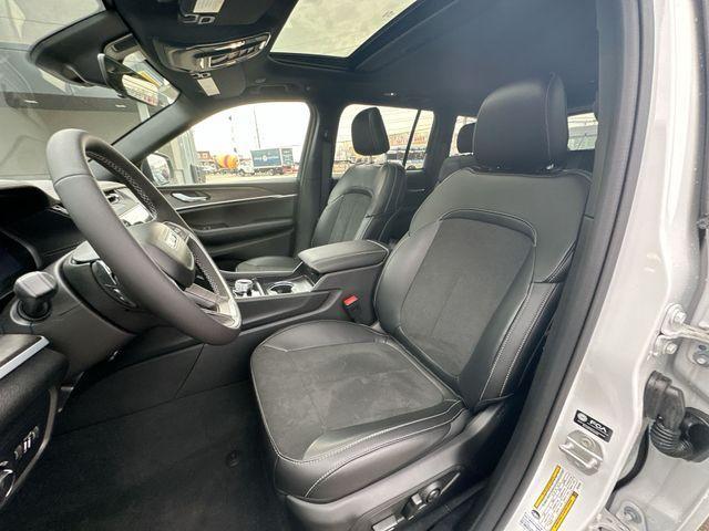 new 2026 Jeep Grand Cherokee car, priced at $40,355