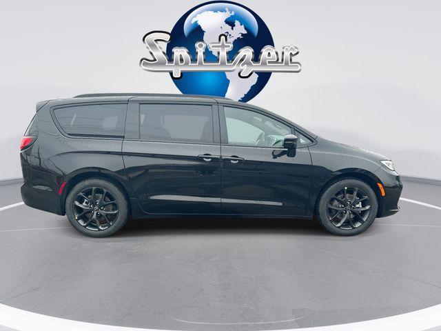 new 2026 Chrysler Pacifica car, priced at $45,324