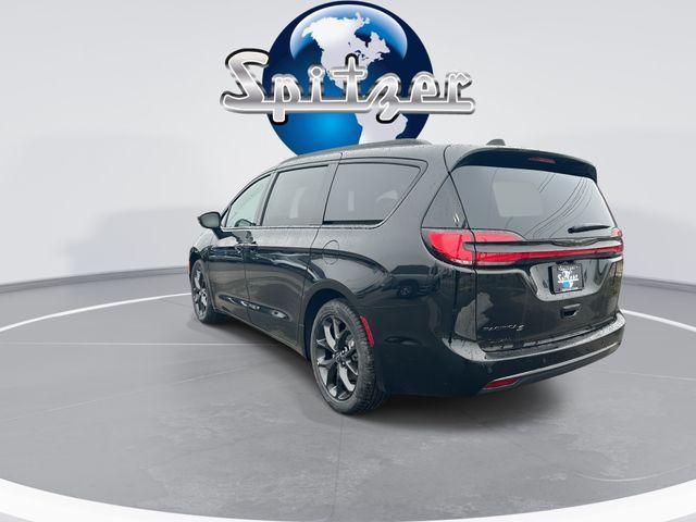 new 2026 Chrysler Pacifica car, priced at $45,324