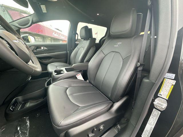 new 2026 Chrysler Pacifica car, priced at $45,324