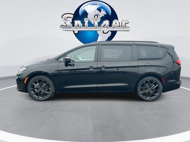 new 2026 Chrysler Pacifica car, priced at $45,324