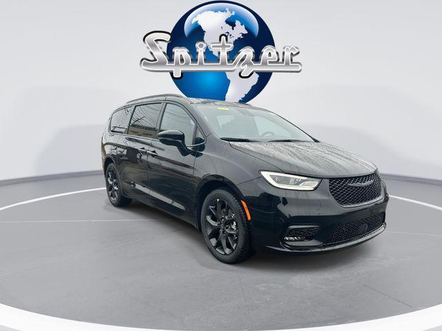 new 2026 Chrysler Pacifica car, priced at $45,324