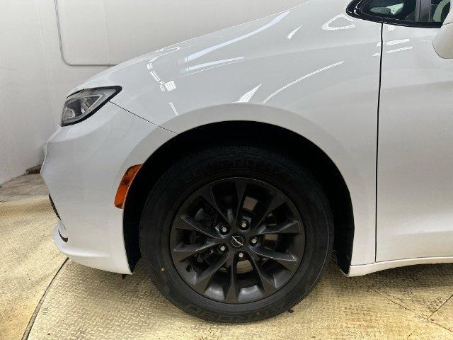 used 2021 Chrysler Pacifica car, priced at $18,053