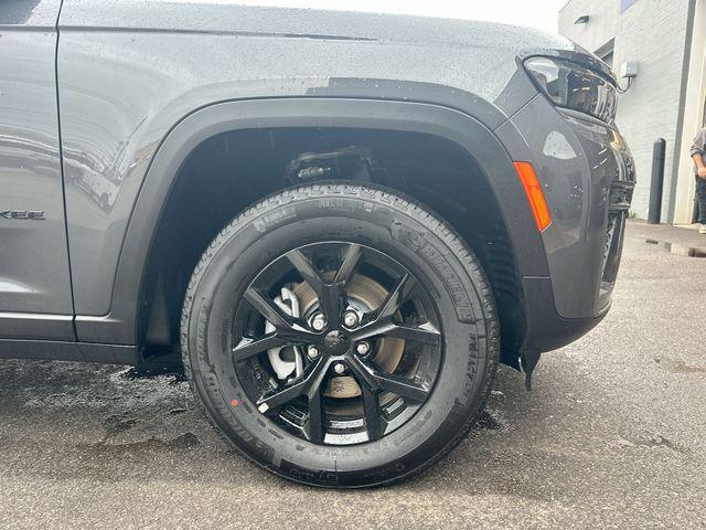 new 2026 Jeep Grand Cherokee car, priced at $40,781