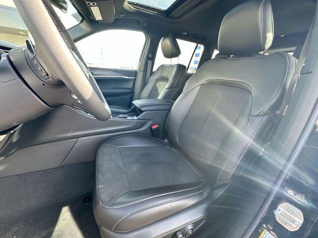 new 2026 Jeep Grand Cherokee car, priced at $47,525