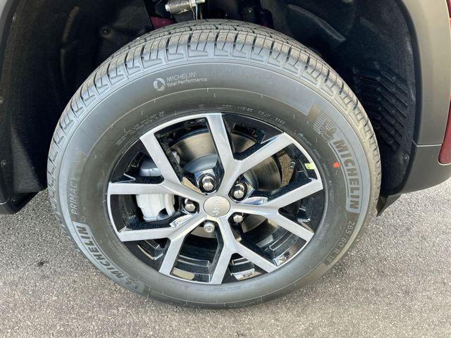 new 2025 Jeep Grand Cherokee car, priced at $42,880