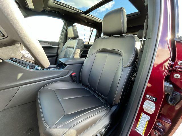 new 2025 Jeep Grand Cherokee car, priced at $42,880