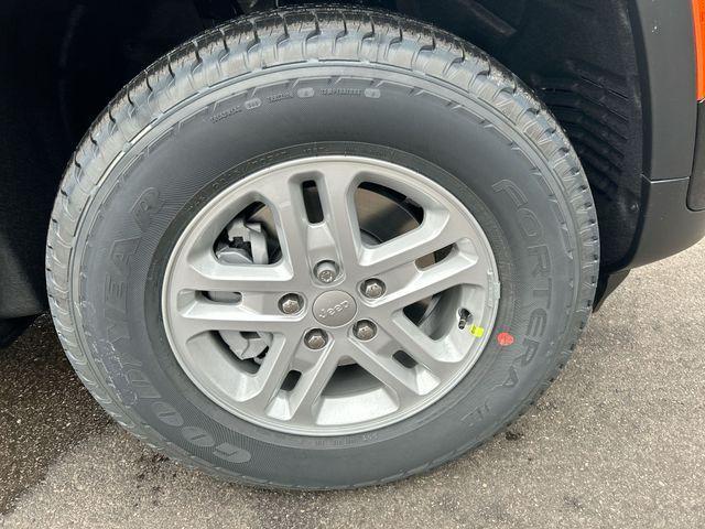 new 2025 Jeep Grand Cherokee car, priced at $40,480