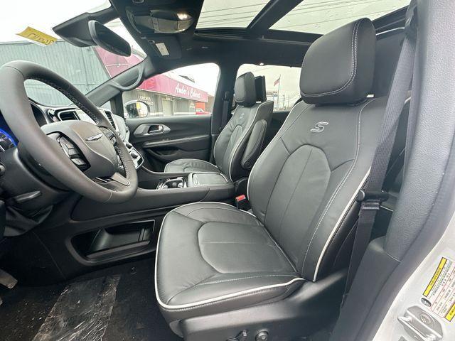 new 2026 Chrysler Pacifica car, priced at $53,045