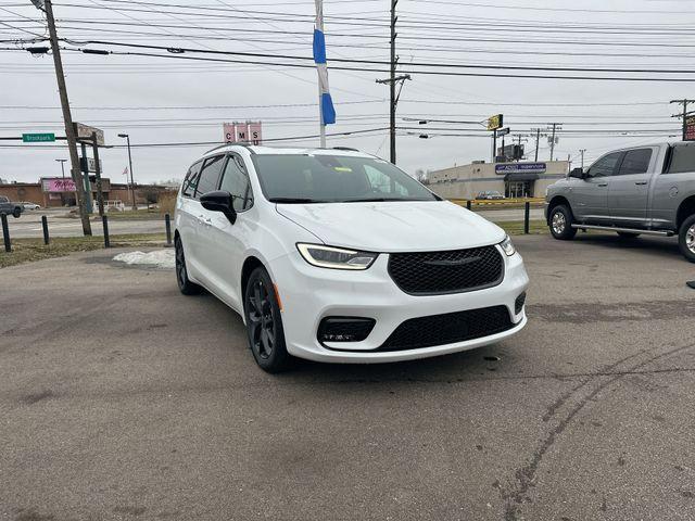 new 2026 Chrysler Pacifica car, priced at $53,045