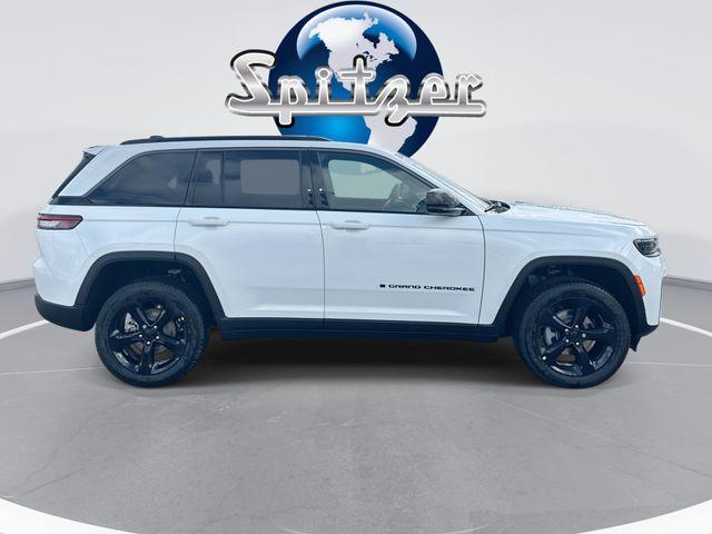 new 2026 Jeep Grand Cherokee car, priced at $49,985