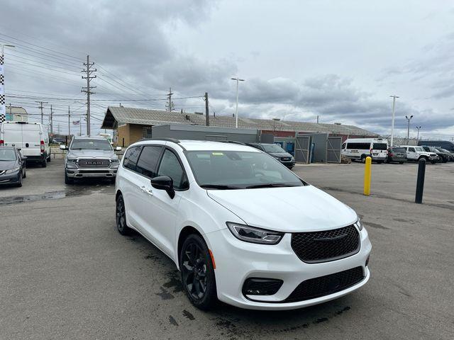 new 2026 Chrysler Pacifica car, priced at $41,365
