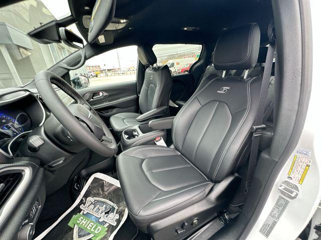 new 2026 Chrysler Pacifica car, priced at $41,365