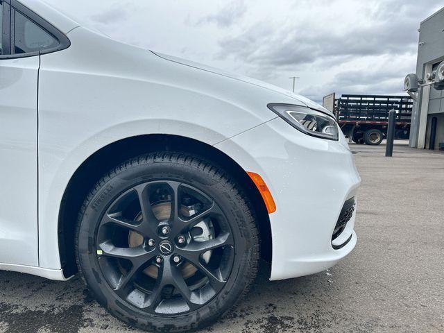 new 2026 Chrysler Pacifica car, priced at $41,365