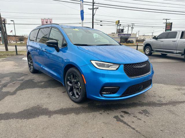 new 2026 Chrysler Pacifica car, priced at $46,236