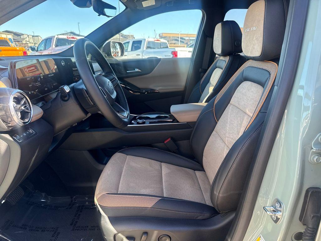 used 2025 Chevrolet Equinox car, priced at $33,600