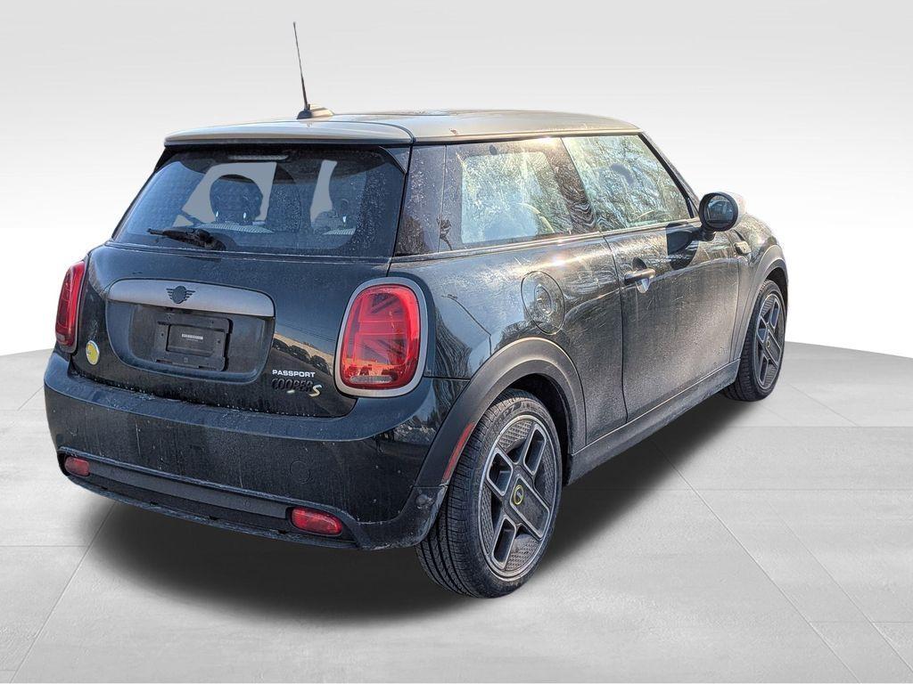 used 2023 MINI SE Hardtop car, priced at $20,998