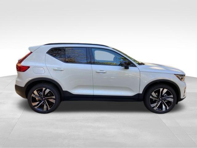 new 2026 Volvo XC40 car
