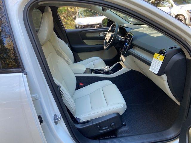 new 2026 Volvo XC40 car