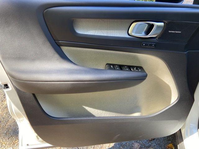 new 2026 Volvo XC40 car