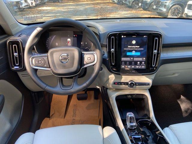 new 2026 Volvo XC40 car