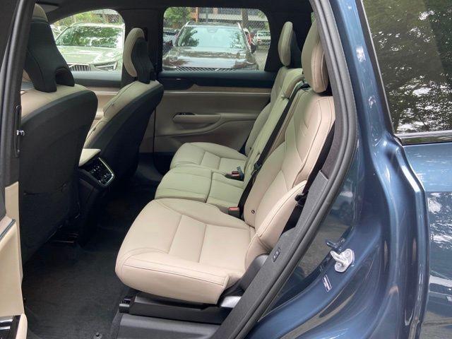 new 2025 Volvo EX90 car, priced at $91,735