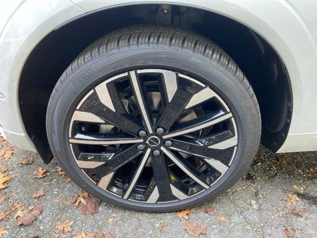 new 2026 Volvo XC60 Plug-In Hybrid car, priced at $75,235