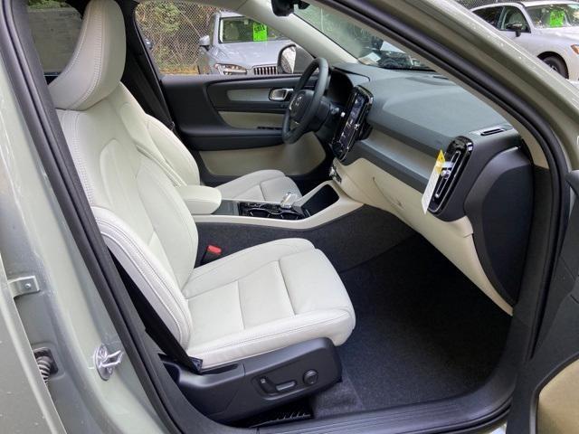 new 2025 Volvo XC40 car, priced at $51,765