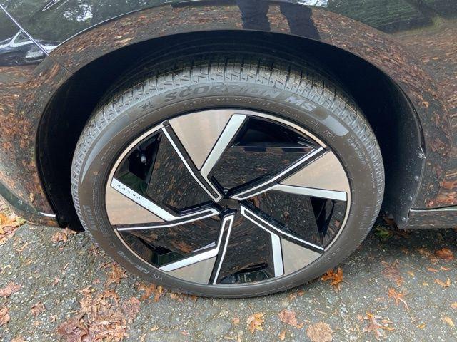 new 2025 Volvo EX90 car, priced at $87,290