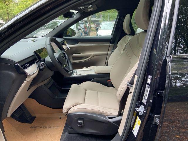 new 2025 Volvo EX90 car, priced at $87,290