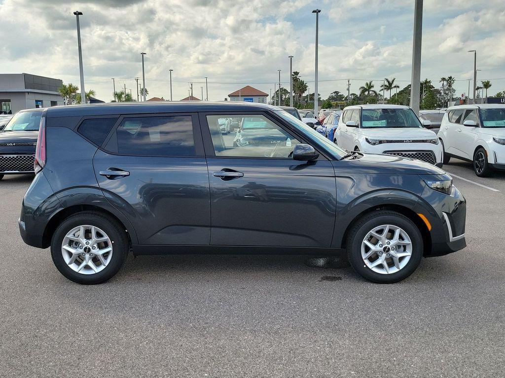 new 2025 Kia Soul car, priced at $18,952