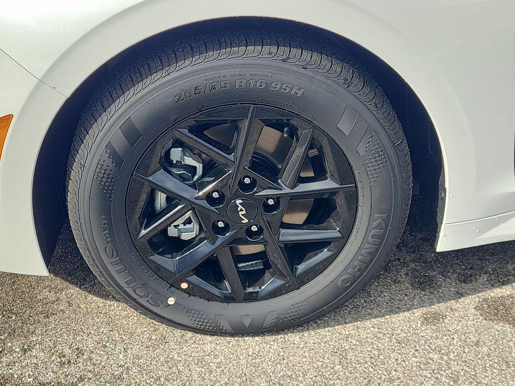 new 2026 Kia K5 car, priced at $25,526