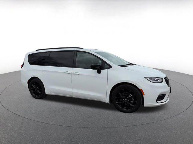 used 2025 Chrysler Pacifica car, priced at $34,476