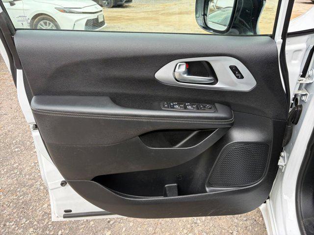 used 2025 Chrysler Pacifica car, priced at $34,476