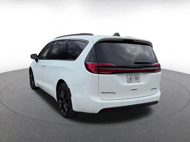 used 2025 Chrysler Pacifica car, priced at $34,476