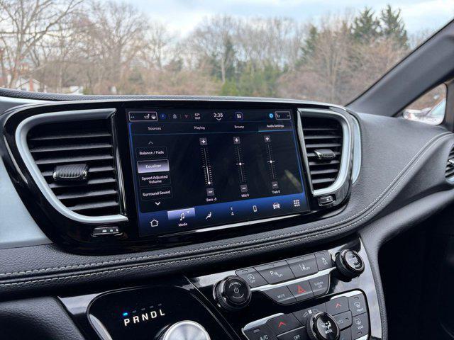 used 2025 Chrysler Pacifica car, priced at $34,476