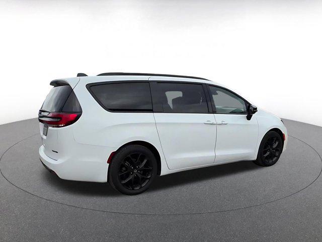 used 2025 Chrysler Pacifica car, priced at $34,476