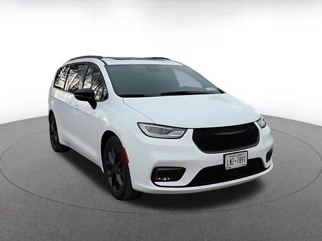 used 2025 Chrysler Pacifica car, priced at $34,476