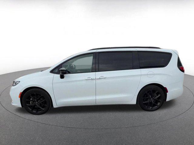 used 2025 Chrysler Pacifica car, priced at $34,476