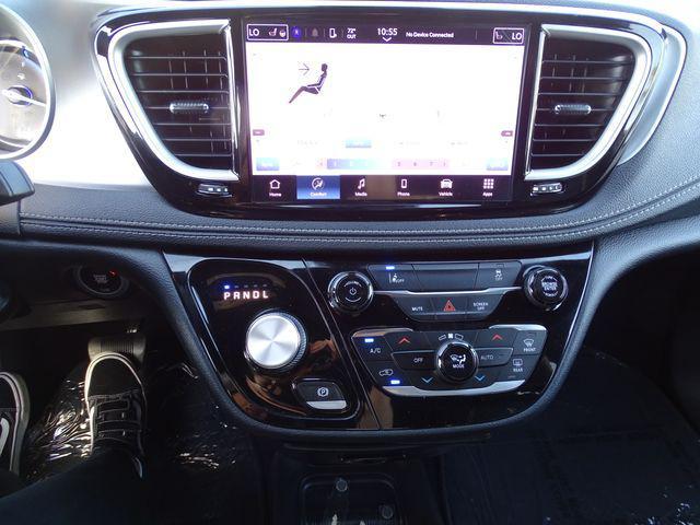 used 2022 Chrysler Pacifica Hybrid car, priced at $28,495