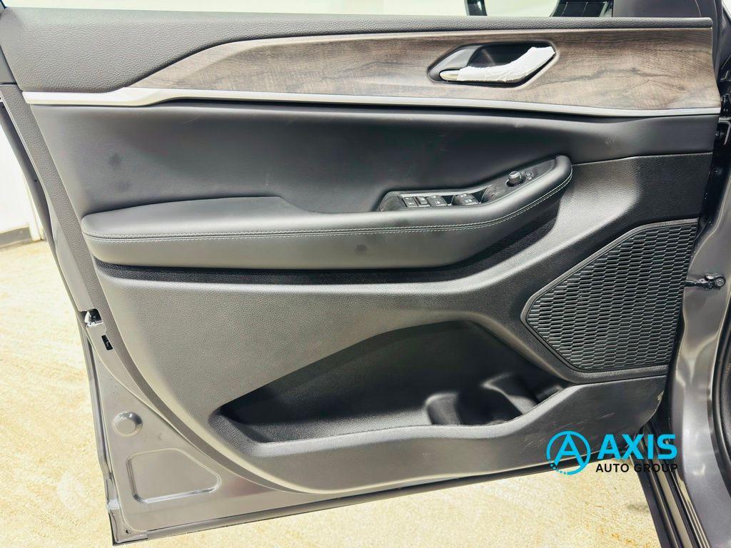 new 2026 Jeep Grand Cherokee car, priced at $49,275