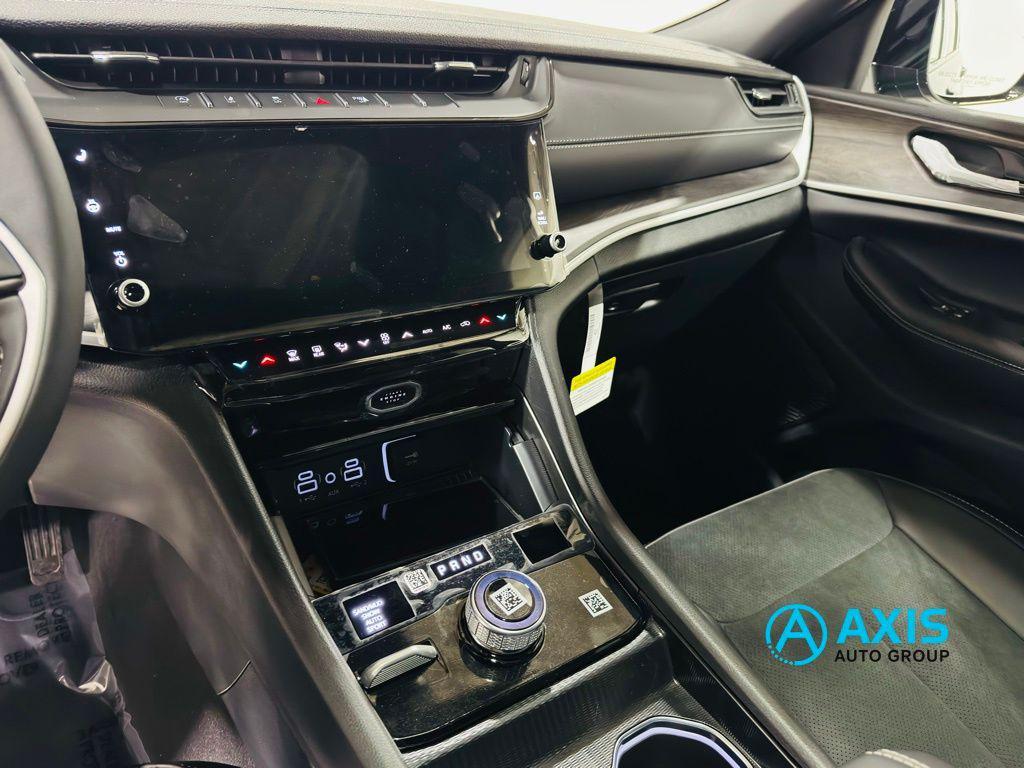 new 2026 Jeep Grand Cherokee car, priced at $49,275