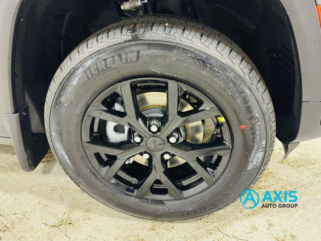 new 2026 Jeep Grand Cherokee car, priced at $49,275