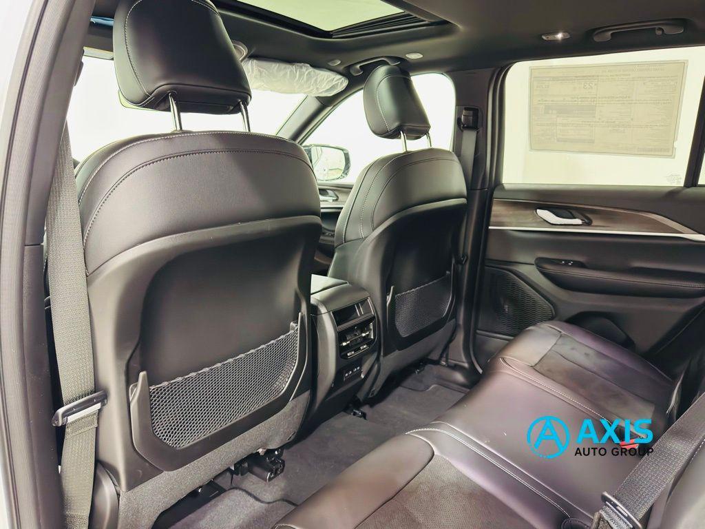 new 2026 Jeep Grand Cherokee car, priced at $48,680