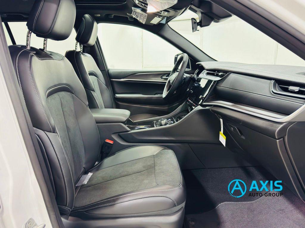 new 2026 Jeep Grand Cherokee car, priced at $48,680