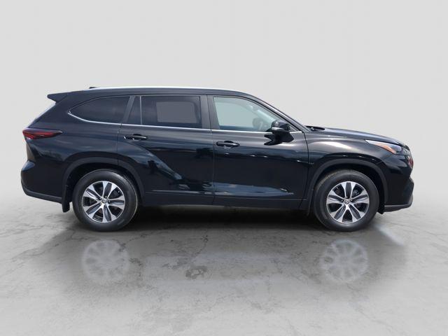 used 2024 Toyota Highlander car, priced at $44,990