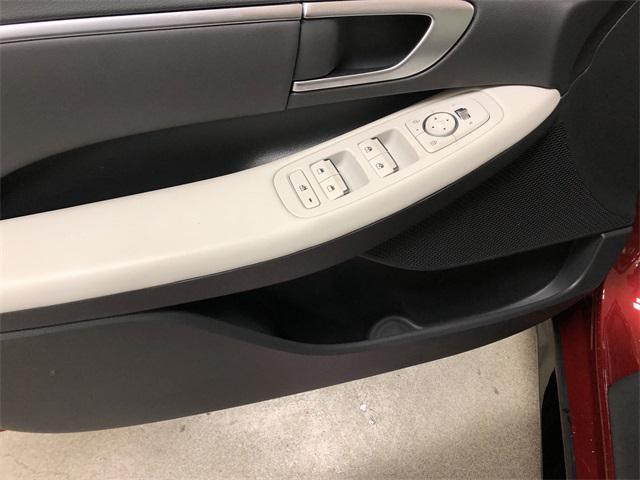 used 2025 Hyundai Sonata Hybrid car, priced at $27,497